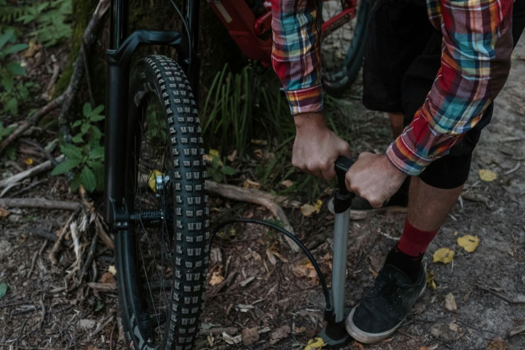 tubeless tire inflating